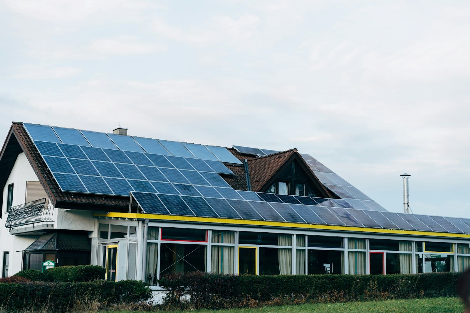 Wohnhaus mit voll belegtem Solardach